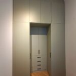 Maßgefertigter Kleiderschrank bei 3,8 m Raumhöhe – maximale Nutzung ohne Kompromisse